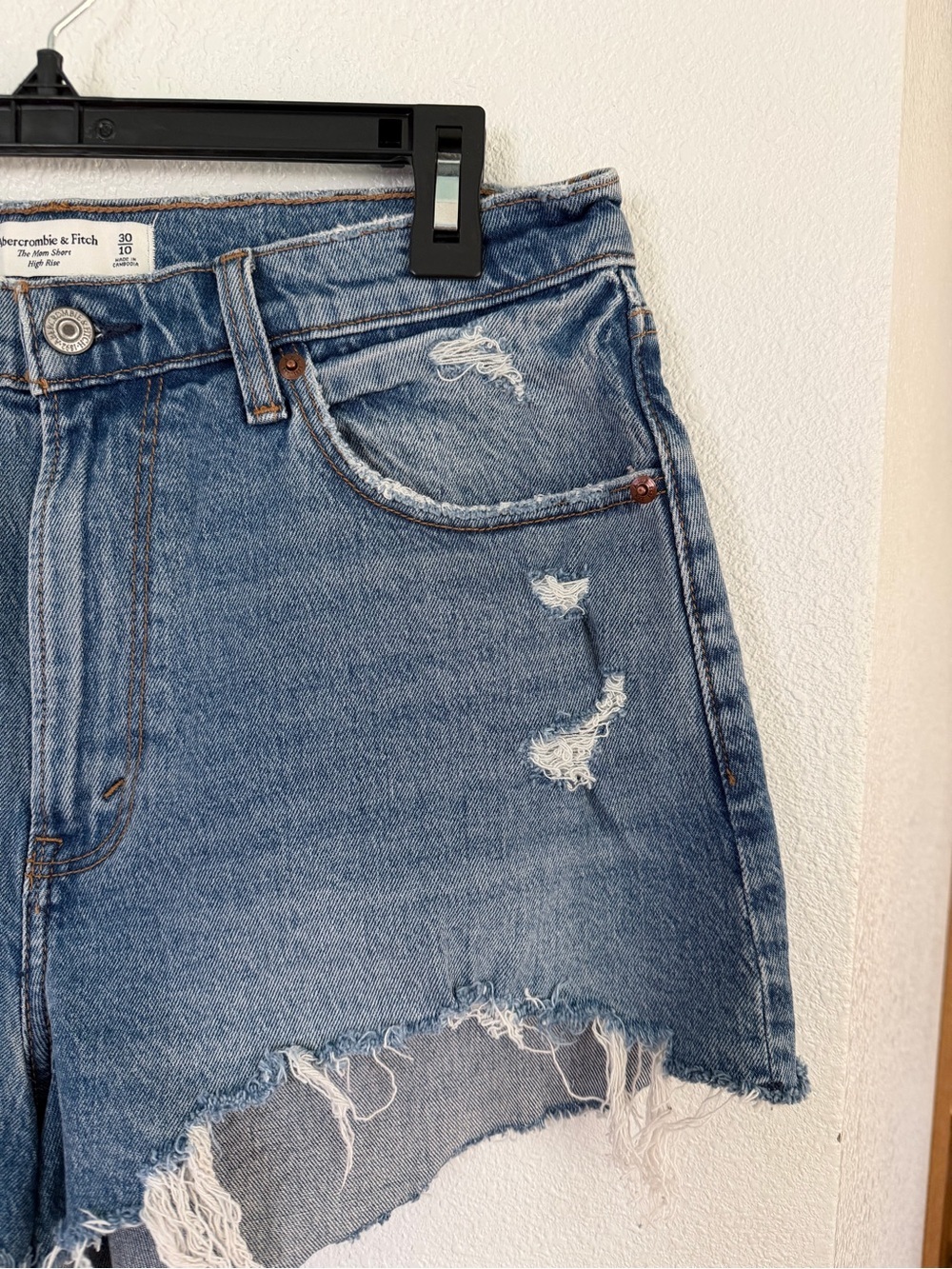 Abercrombie Curve Love The Mom Short High Rise Distressed Denim Shorts Size 30 - Picture 3 of 8